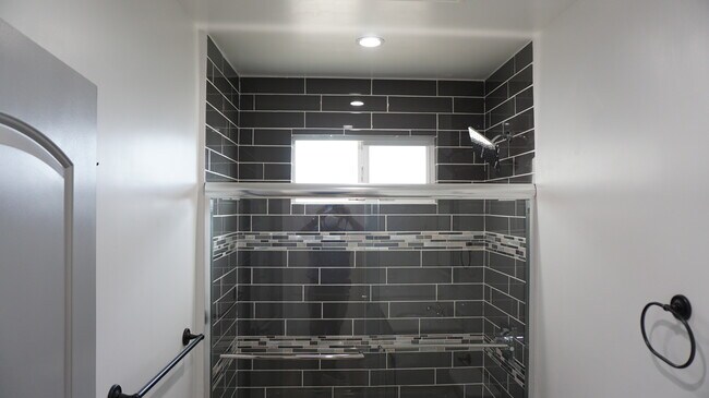 Building Photo - 10065 Arleta Ave