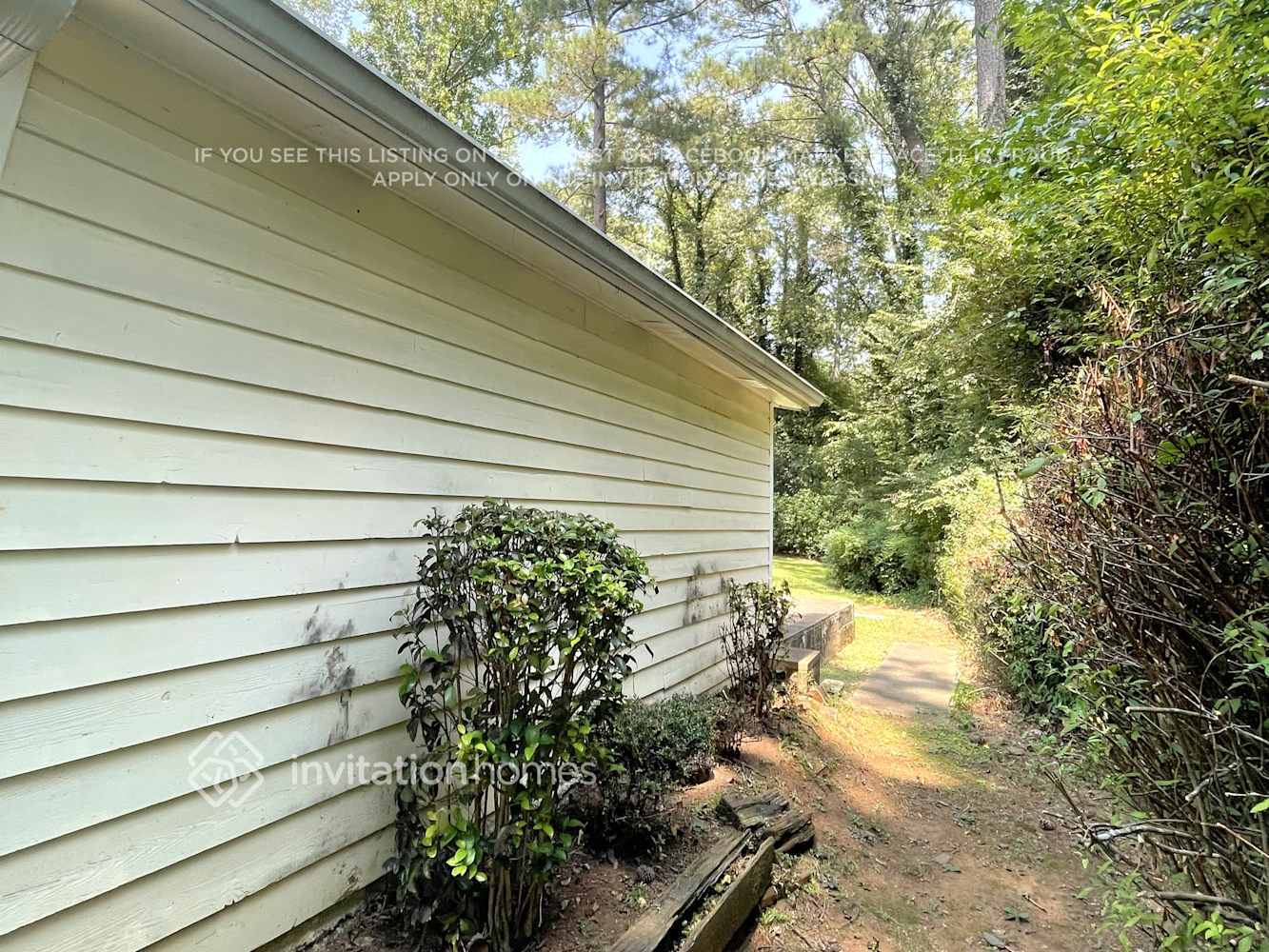 Building Photo - 1386 Larkview Dr SW