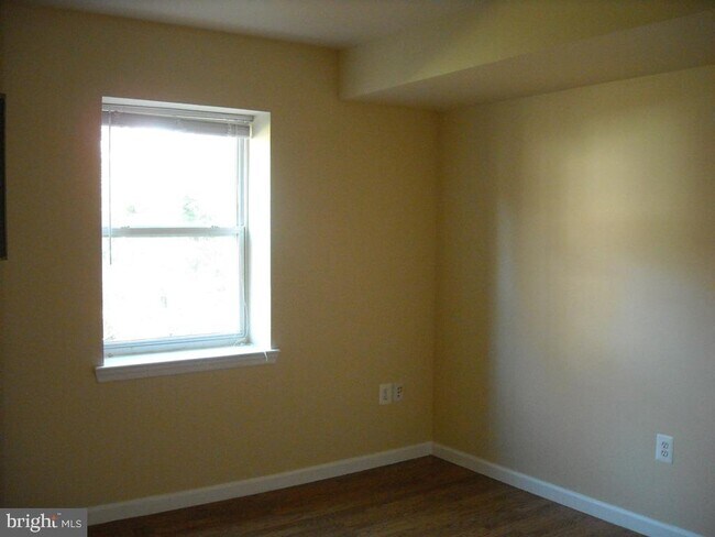 Building Photo - 5615 Minoso Dr