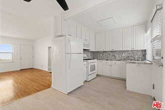 Building Photo - 1/2 Ocean Park Blvd