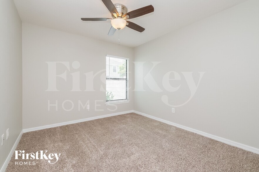 Building Photo - 11867 Thicket Wood Dr