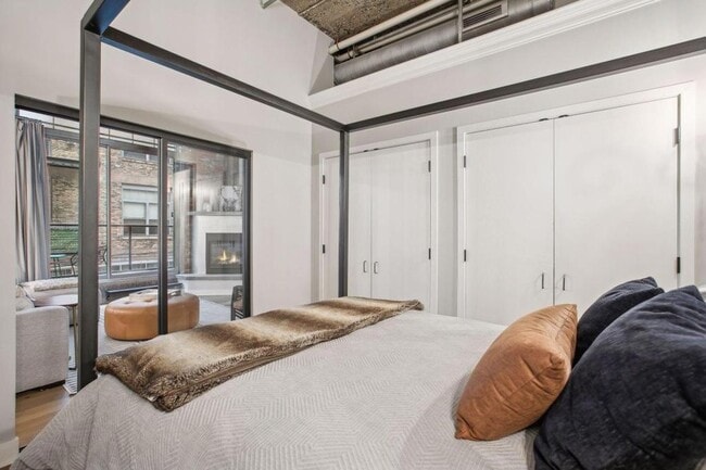 Building Photo - 521 S 7th St