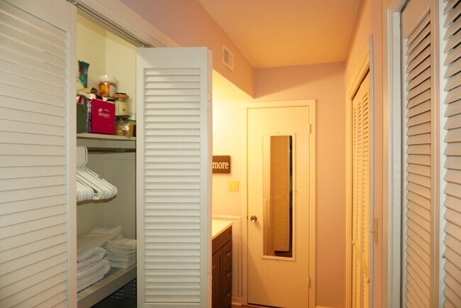 Building Photo - Gorgeous Condo Located in the Seascape community