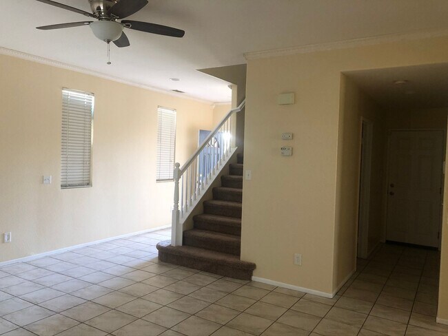 Building Photo - Spacious 4bd/2.5ba house in Moreno Valley on Blazer Ct!