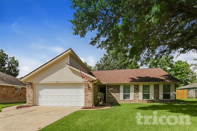 Building Photo - 1110 Poppets Way