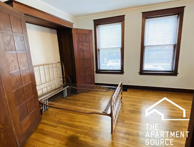 Building Photo - 4040 W Dickens Ave