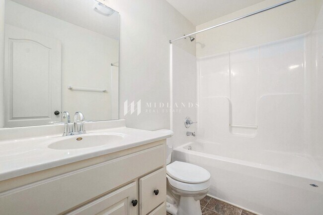 Building Photo - Ranch Townhome in Shadow View