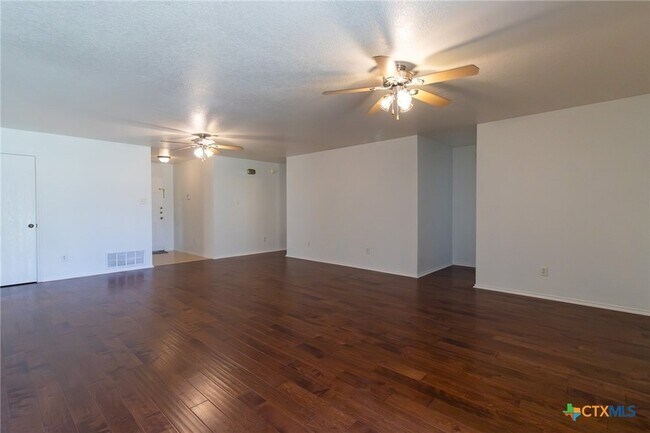 Building Photo - 4507 Aspen Dr
