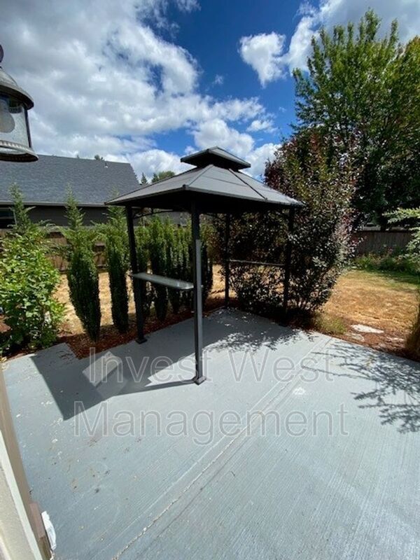 Building Photo - 1801 NE 16th St