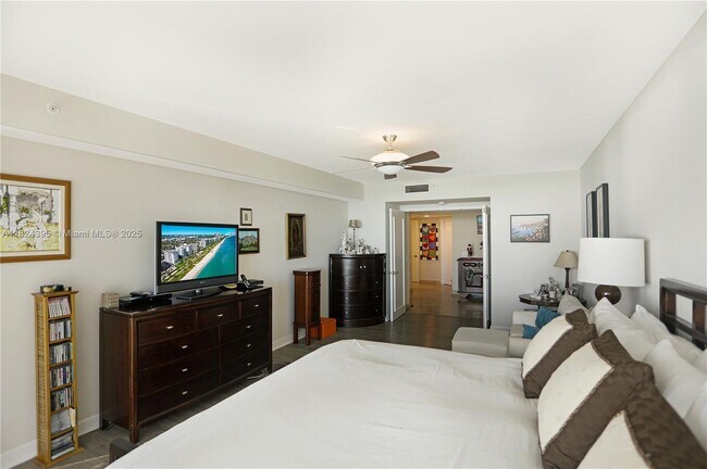 Building Photo - 17555 Collins Ave