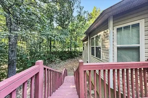 Building Photo - 228 Meadow Point