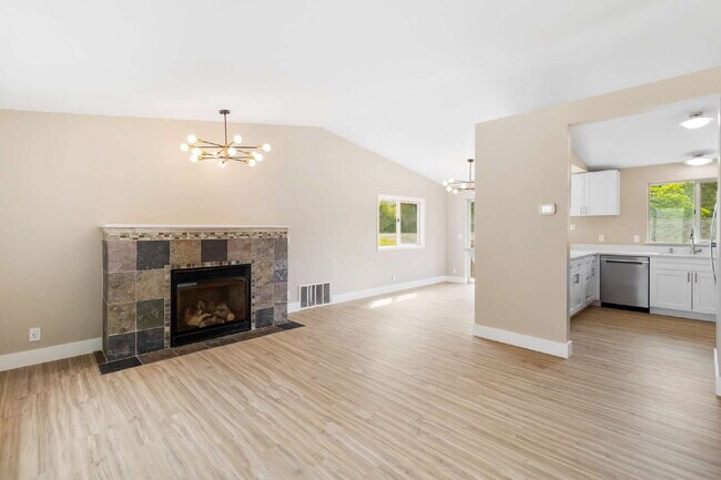 Building Photo - Modern 4-Bedroom Retreat Near Lake Whatcom...