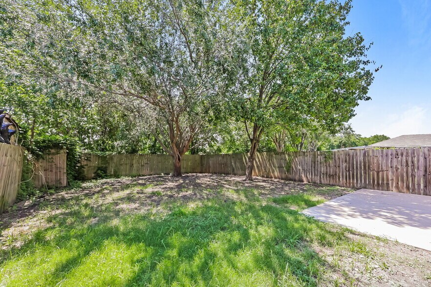 Building Photo - 4117 Mediterranean Dr