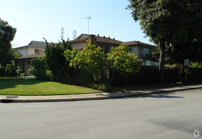 Primary Photo - 644 Belladonna Ct