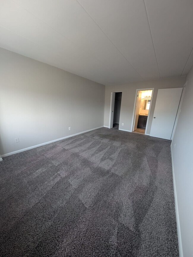 Interior Photo - Embassy Aparments