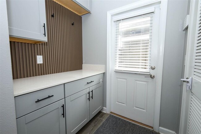 Building Photo - 12003 Theme Alley