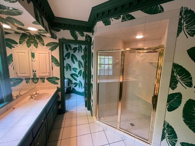 Building Photo - Private location overlooking Smiths Bay *2Bed*3bath