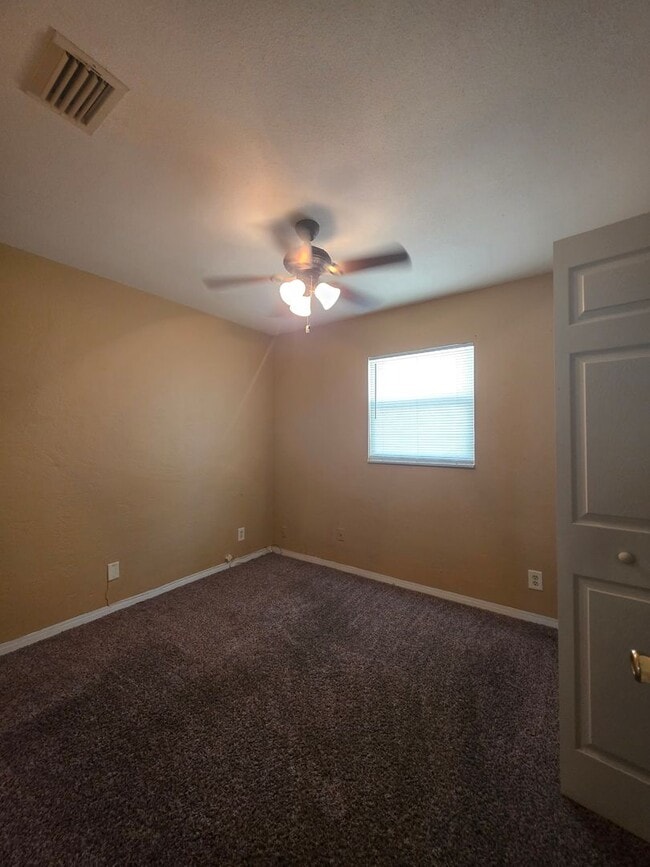 Building Photo - 3 bedroom 2 Bath Single Family Home