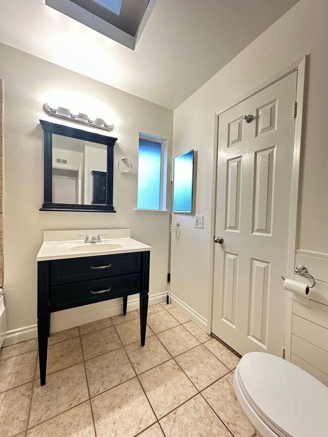 Building Photo - 3 Bedroom Irvine Home - Large Master Suite w/ Wood Floors - Beautiful!!!!!