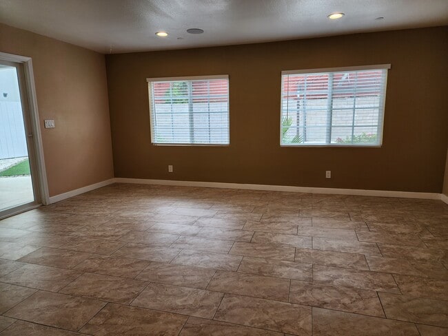 Building Photo - 504 Carlsbad St