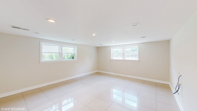 Building Photo - 4030 W North Shore Ave