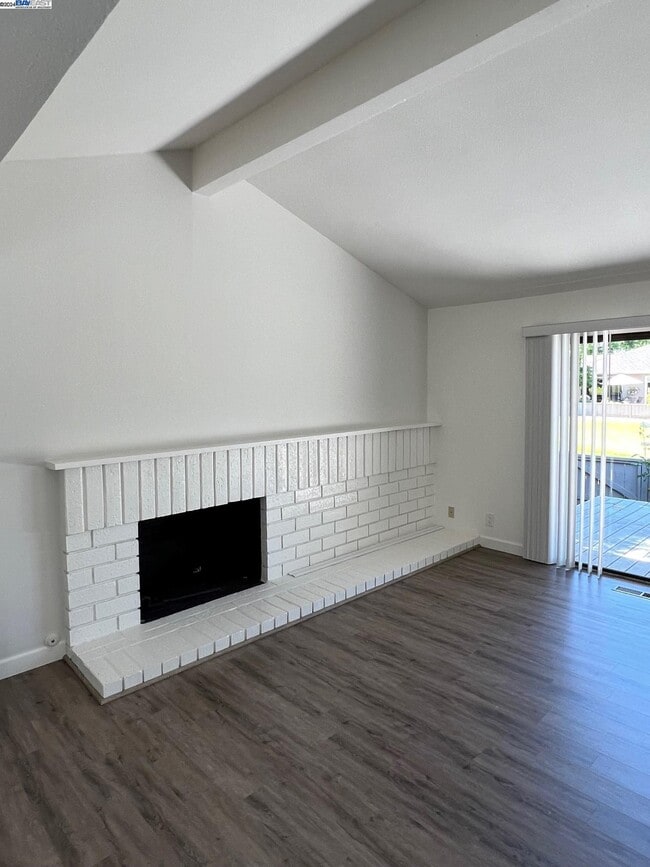 Building Photo - 535 Cambrian Way