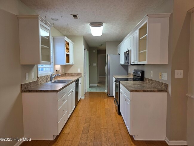 Building Photo - 345 Farina Dr