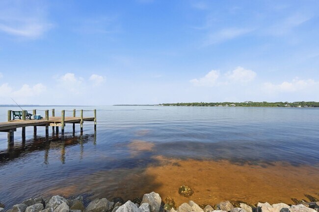 Building Photo - Waterfront Condo in Bluewater Bay!