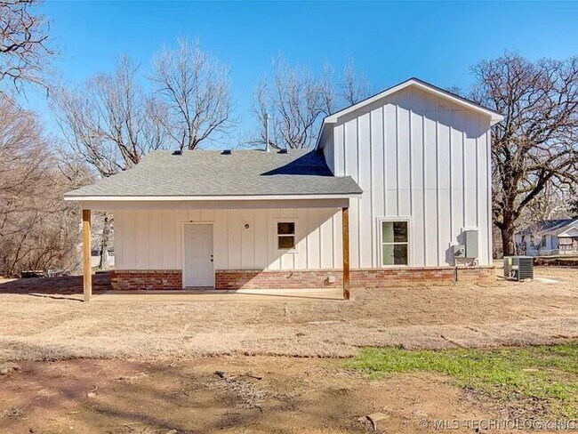 Building Photo - 3608 S 31st W Ave
