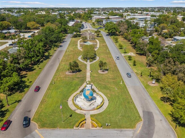 Building Photo - 2428 Columbia Dr