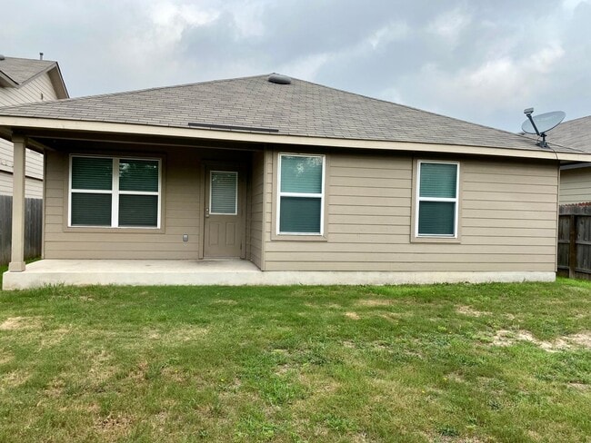 Building Photo - Fantastic Amenities ~ 4/2 Single Story w/ Refrigerator/Washer/Dryer Included ~