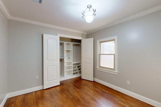 Building Photo - 59B Bleecker St