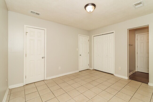 Building Photo - 5539 Hall Cir