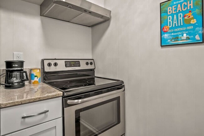 Building Photo - 2025 Eleventh Street-SI FL2-ID1023340P