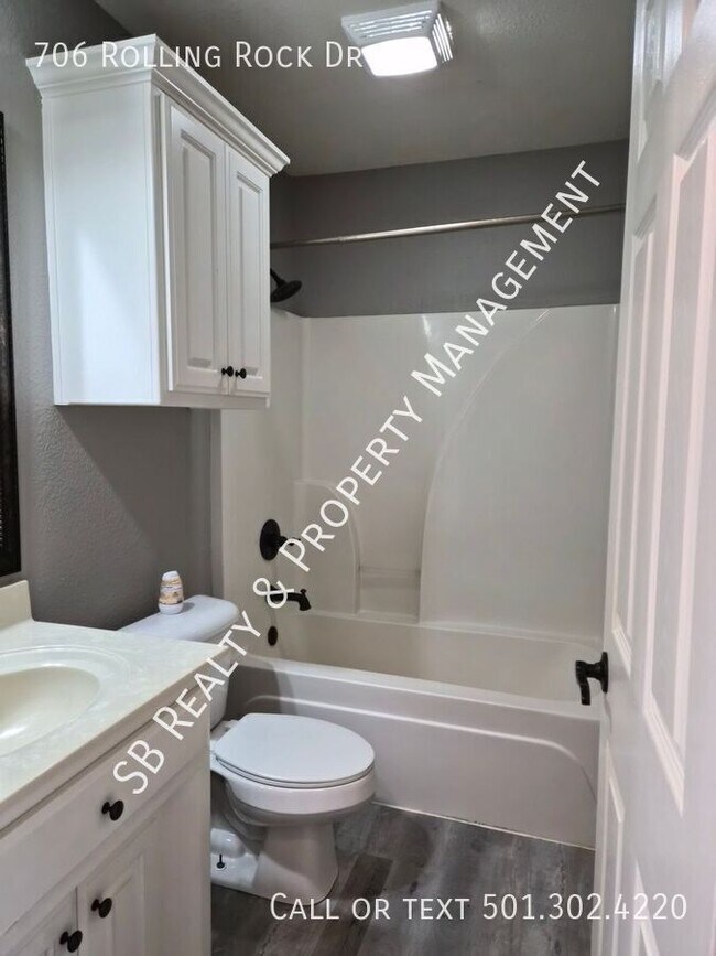 Building Photo - 706 Rolling Rock Dr