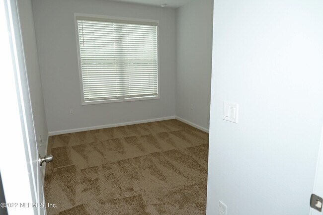 Building Photo - 220 Modesto Dr
