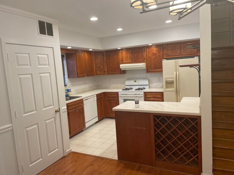 Kitchen - 233 Marywatersford Rd