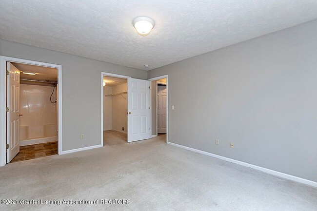 Building Photo - 322 Pere Marquette Dr