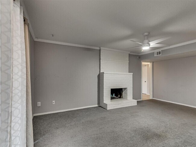 Building Photo - 1703 E Lindsey St