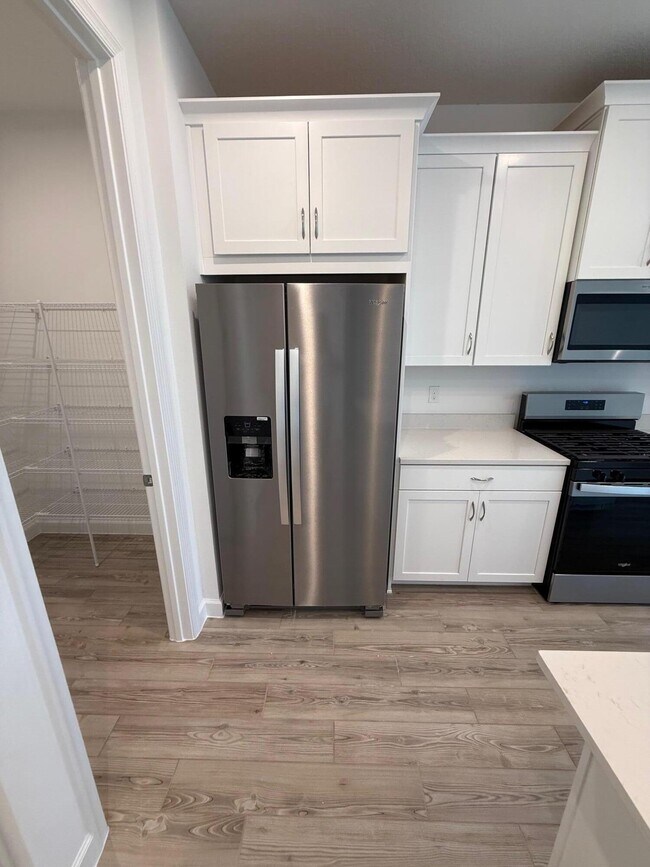 Building Photo - 9555 SW Indra Wy