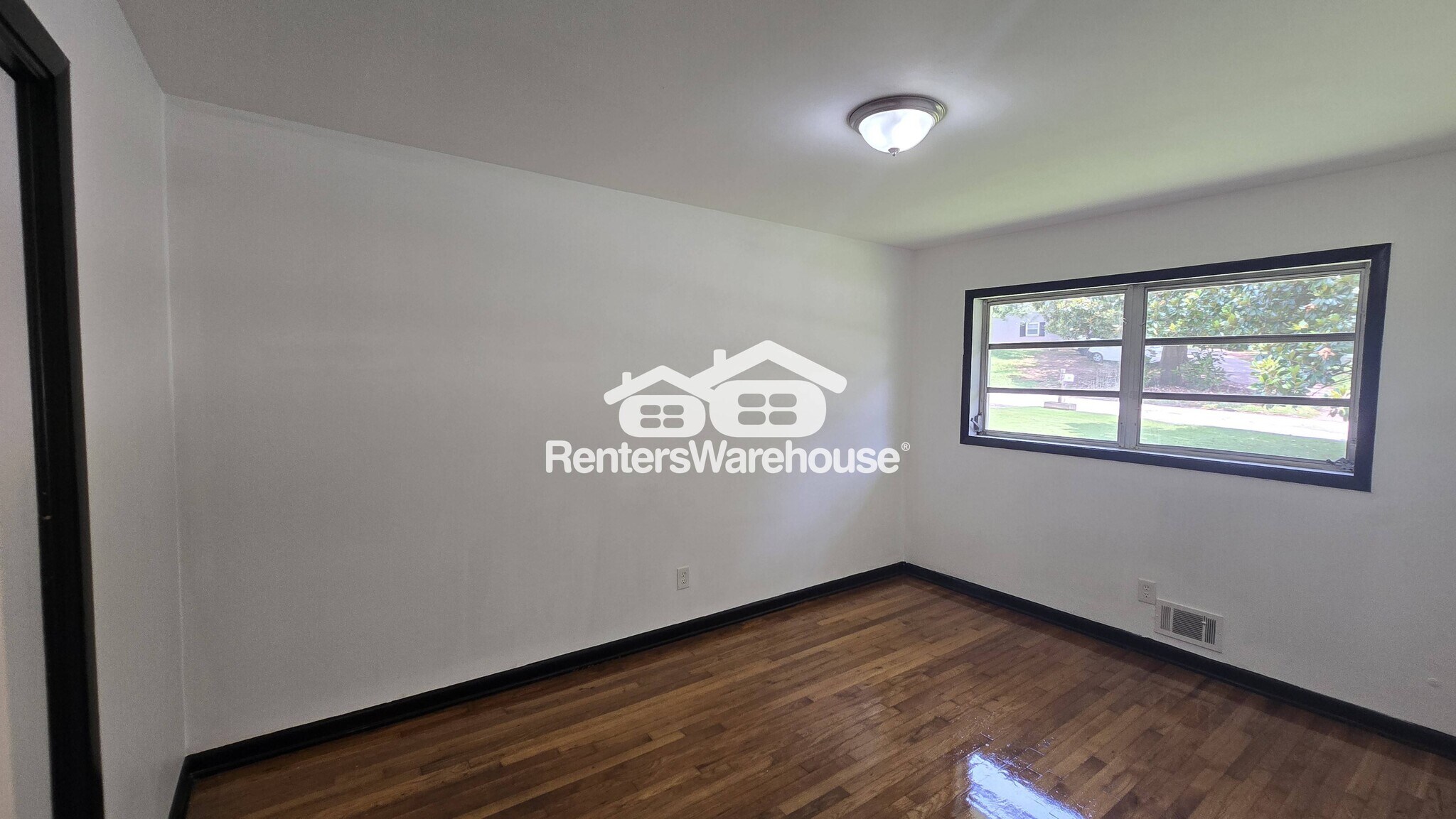 Building Photo - 3961 Lindsey Dr