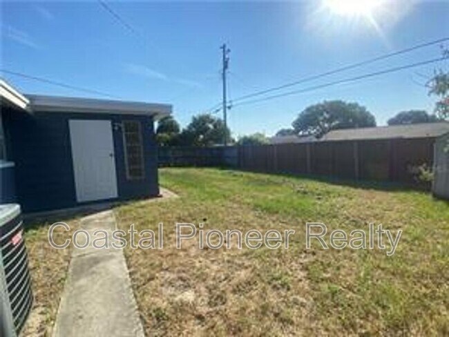 Building Photo - 1633 Marengo Dr