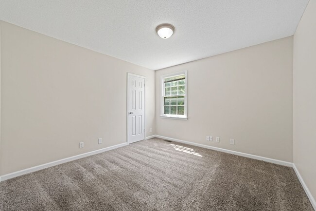 Building Photo - 1487 Nichols Dr