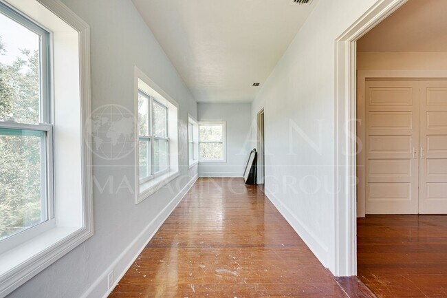 Building Photo - Charming 3 Bedroom, 2 Bathroom Two-Story H...