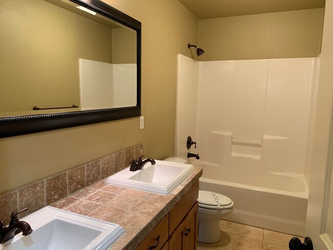 Building Photo - COMING SOON! GORGEOUS Townhome...  LOCATION , LOCATION near Peace Health Hospital