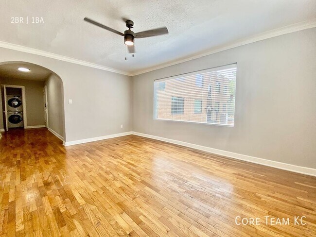 Building Photo - 1114 W 45th St