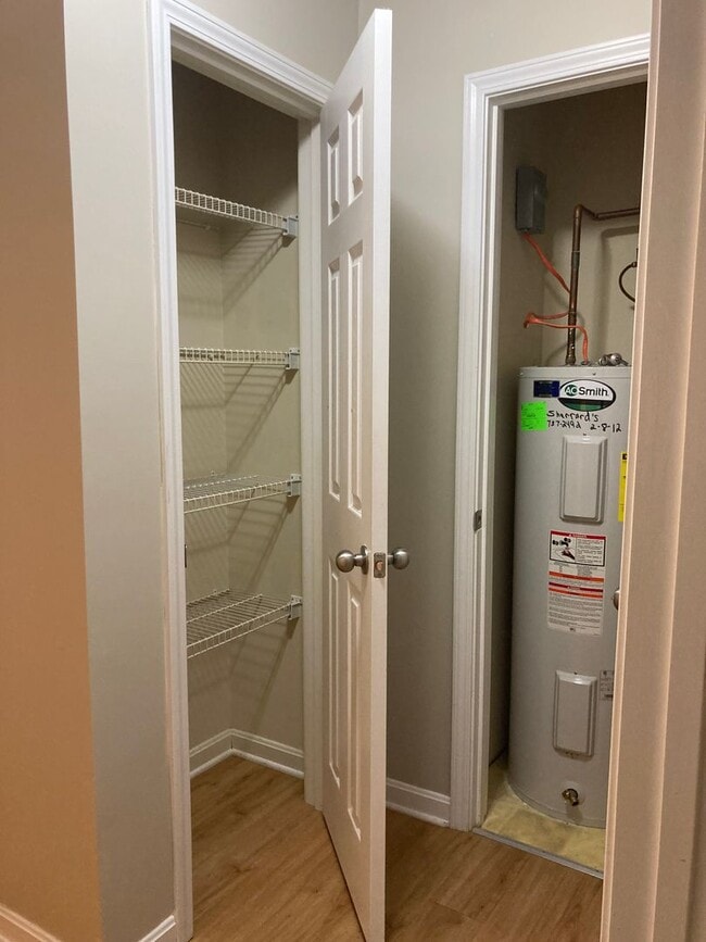 Building Photo - LOCATION LOCATION Location!  Close to Baptist Health Hospital, Shopping, & More