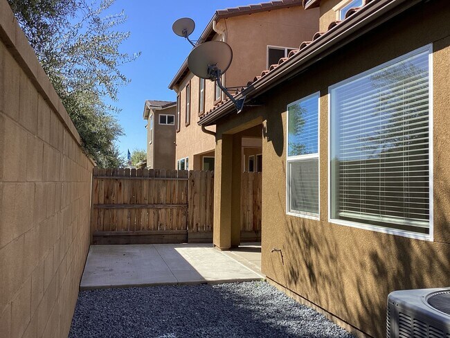 Building Photo - 229 Sunset Drive S