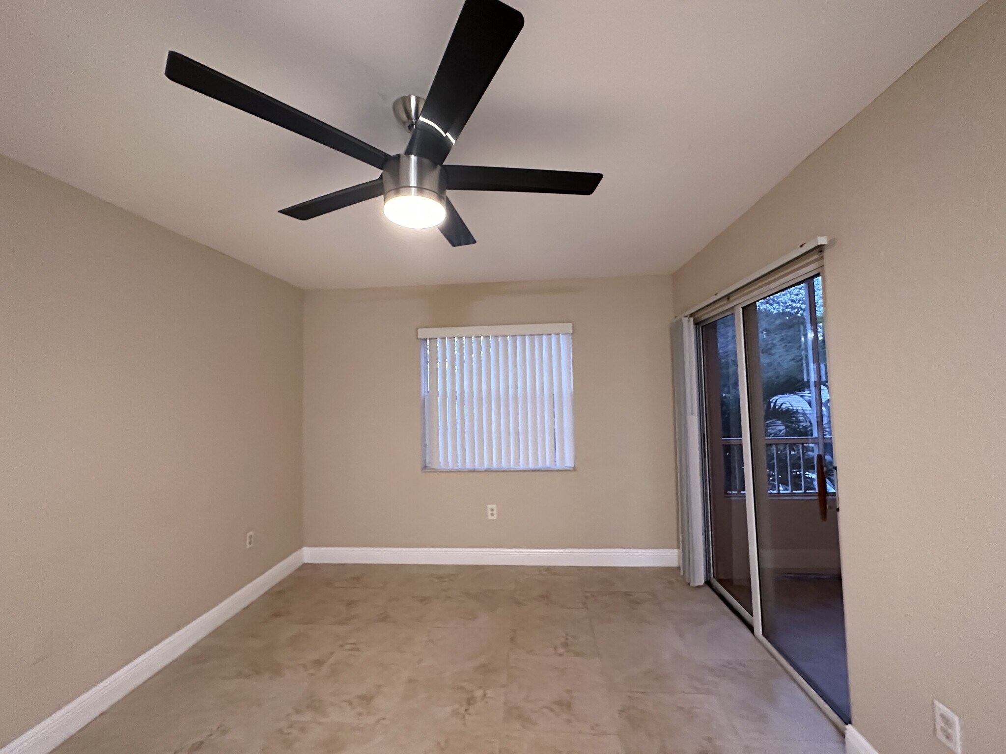 Building Photo - 2811 N Oakland Forest Dr