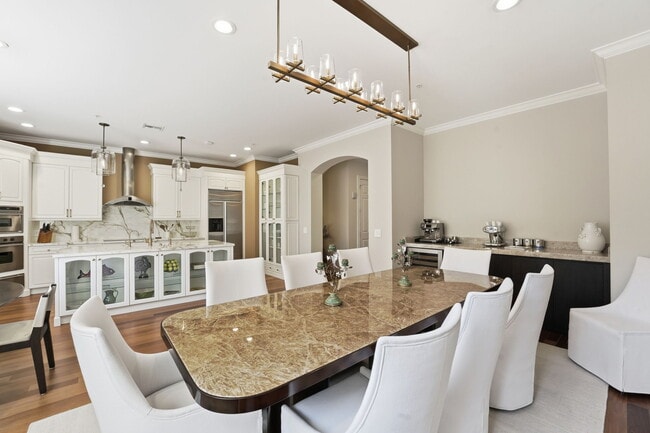 Building Photo - 921 Osceola Dr